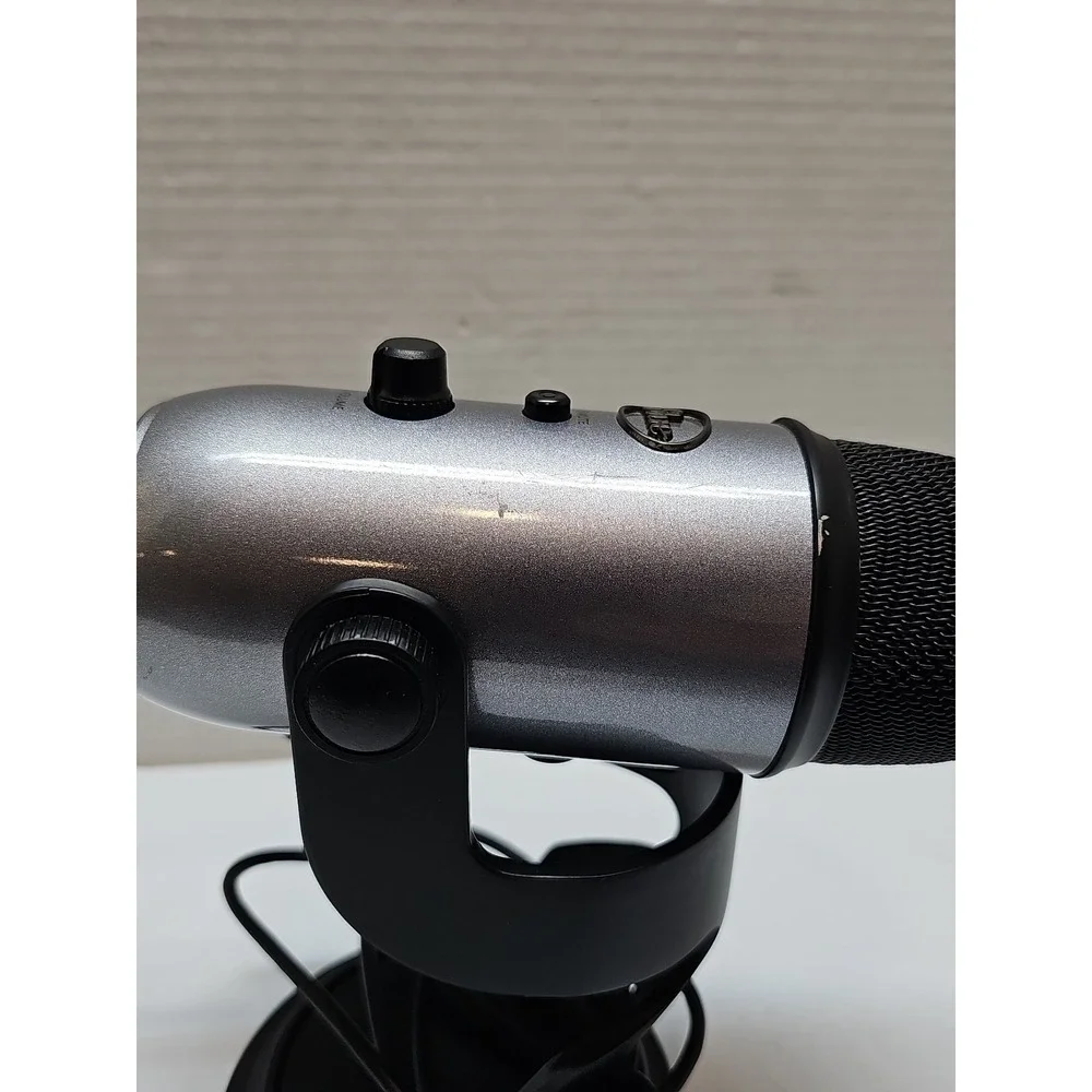 Blue Yeti Silver USB Microphone by Logitech – Pro Condenser Mic for Streaming‎